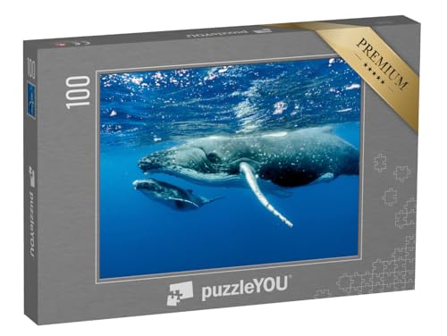 puzzleYOU: Puzzle 100 Teile „Zwei Buckelwale unter der Wasseroberfläche im Pazifischer Ozean“ – aus der Puzzle-Kollektion Wale von puzzleYOU