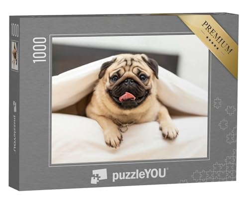 puzzleYOU: Puzzle 1000 Teile „Lustiger Mops unter Einer kuscheligen weißen Decke“ – aus der Puzzle-Kollektion Mops, Hunde von puzzleYOU