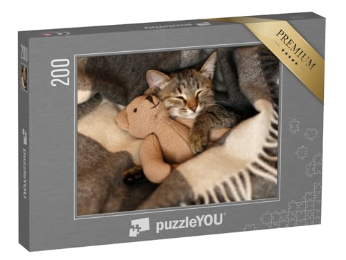 puzzleYOU: Puzzle 200 Teile „Kleines Kätzchen mit seinem Lieblingsstofftier beim Mittagschlaf“ – aus der Puzzle-Kollektion Katzen-Puzzles von puzzleYOU