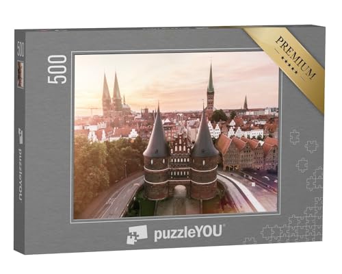 puzzleYOU: Puzzle 500 Teile „Holstentor der Hansestadt Lübeck bei Sonnenaufgang“ – aus der Puzzle-Kollektion Lübeck von puzzleYOU