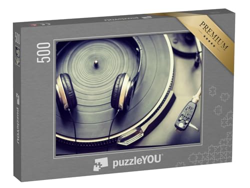 puzzleYOU: Puzzle 500 Teile „Nahaufnahme eines Kopfhörers auf einem Plattenspieler“ – aus der Puzzle-Kollektion Musik, Menschen von puzzleYOU