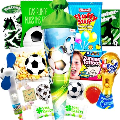 sweets aus aller welt Schultüte Fussball gefüllt - 70 cm Schultüte groß mit Süßigkeiten & Spielzeug- Zuckertüte mit Fußball Schultüte Jungen Füllung - Schultüte für den perfekten Schulstart von sweets aus aller welt