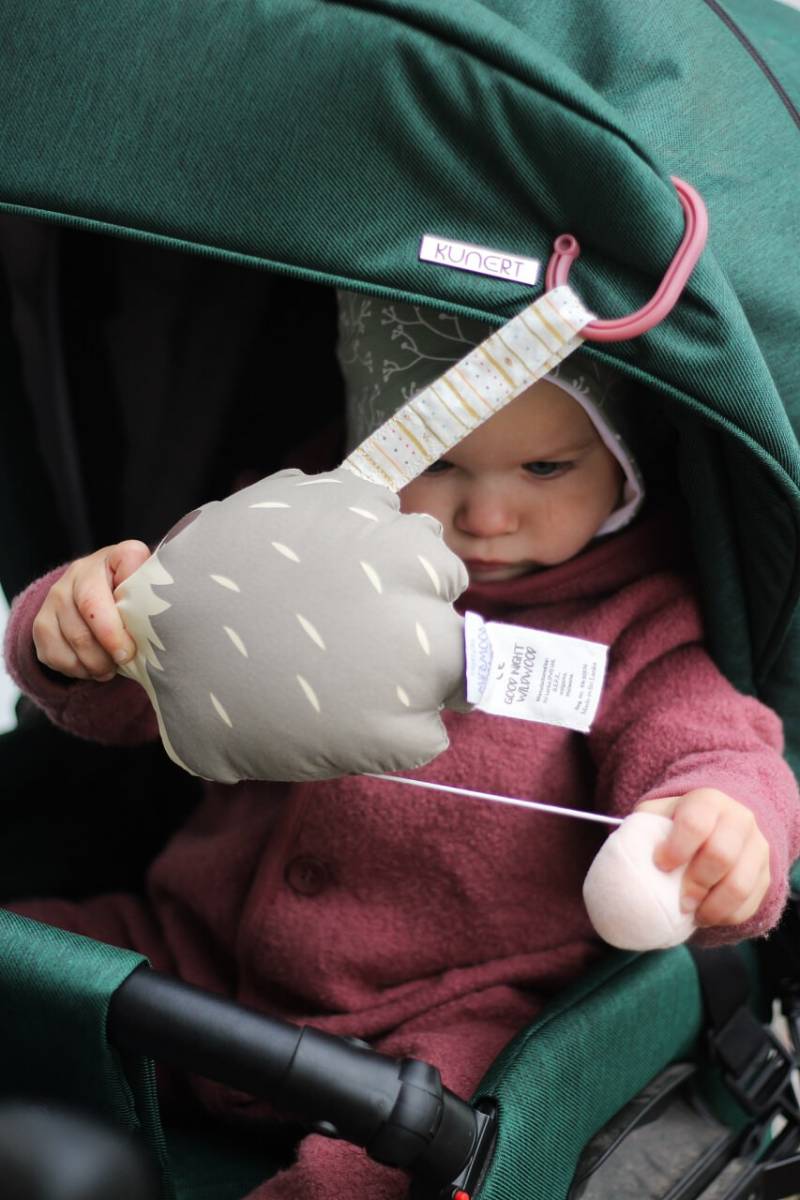 Kinderwagenspielzeug Igel mit Musik von trullala