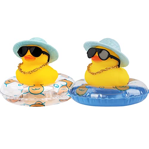 wonuu Auto Gummiente 2 Stück Ente Auto Dekoration Armaturenbrett Auto Ornament für Auto Armaturenbrett Dekoration Zubehör mit Mini Schwimmring Sonnenhut Halskette Sonnenbrille von wonuu